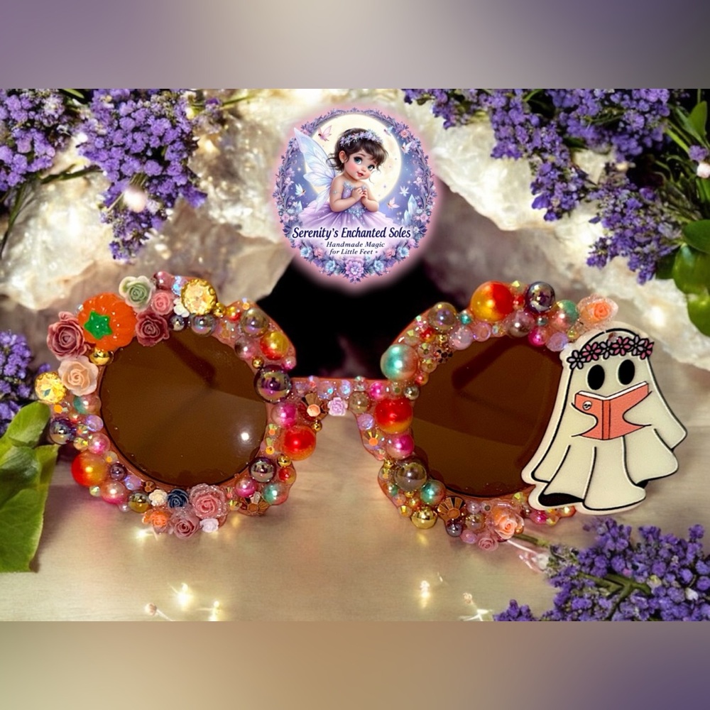 🧡👻✨ “Glimmer Ghoul” ✨👻🧡 Custom Spooky Sunnies by Serenity’s Enchanted Soles
👻📖🕯️